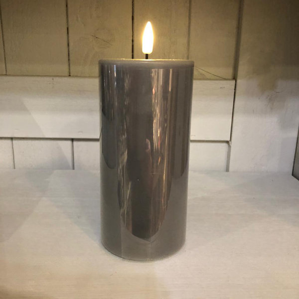Stumpenkerze grau, Real Flame, LED, Ø 7,5 cm, H 15 cm von Deluxe Homeart